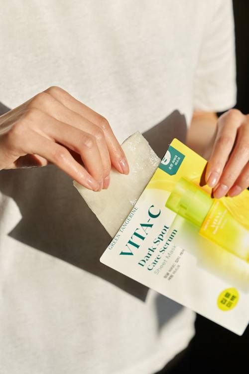 Green Tangerine Vita-C Dark Spot Care Serum Sheet Mask